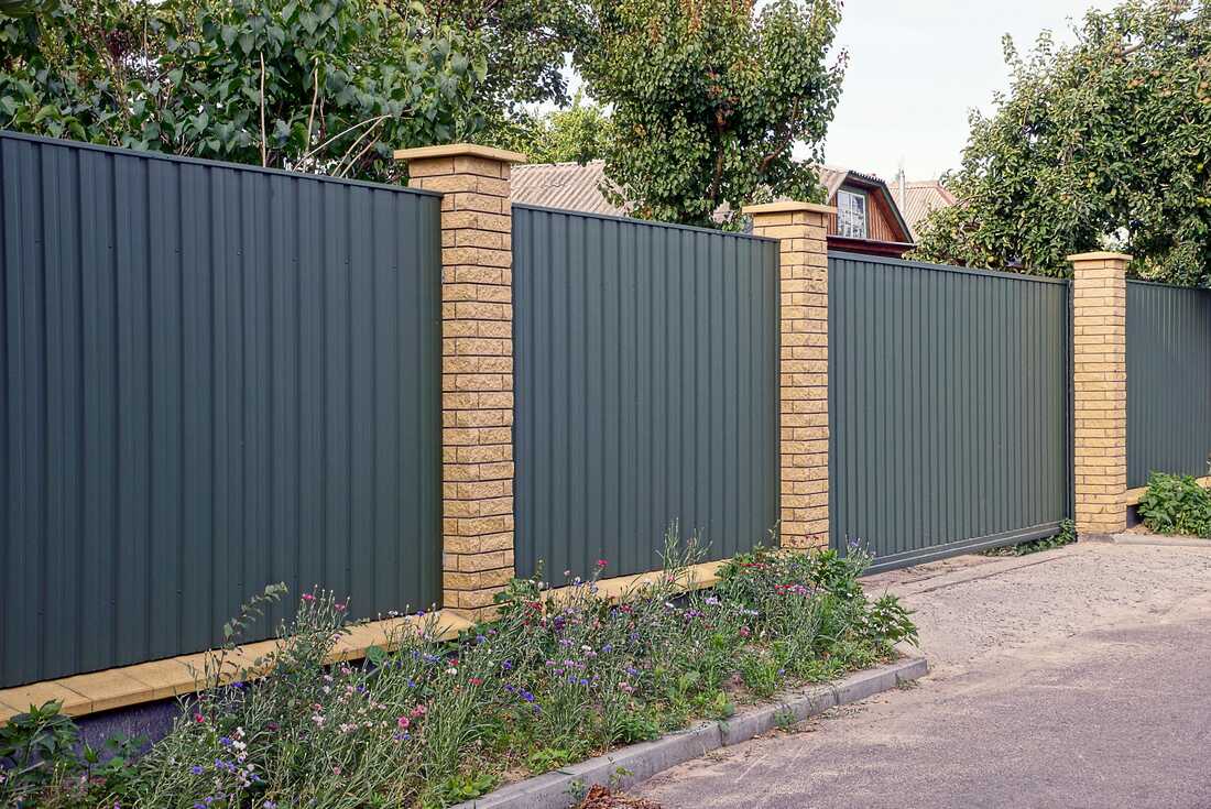 What Should You Consider Before Buying Aluminium Side Gates?