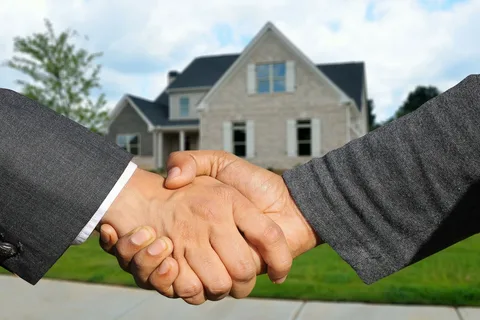 Unlocking the Potential: Services Real Estate Agents Provide in Macquarie Fields